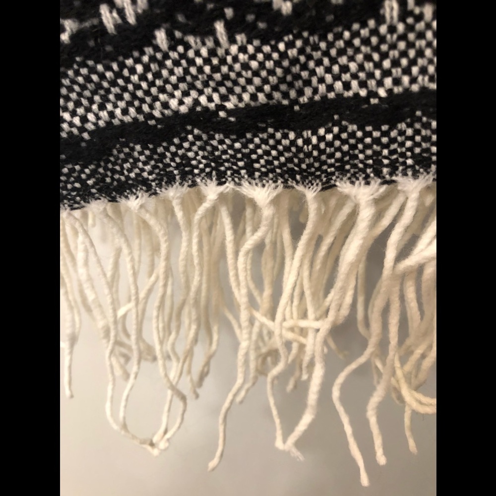 Super soft patterned blanket! Brand new in package - Picture 6 of 8